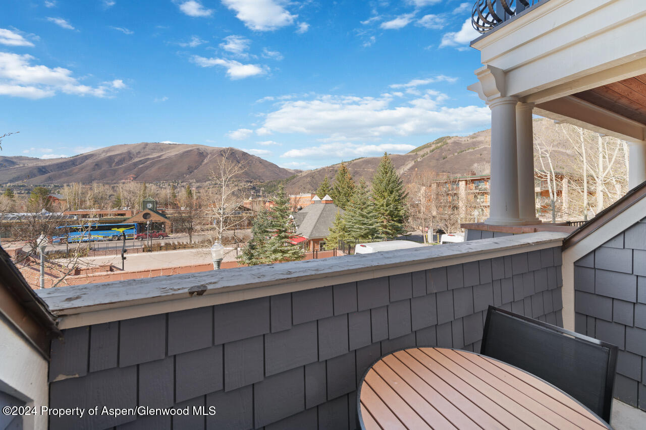 415 E Dean St., Unit 16, Week 9