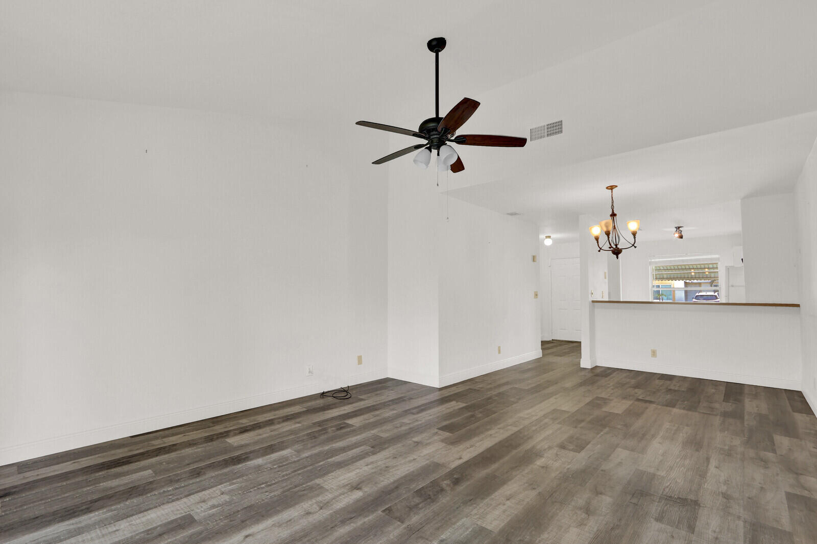 113 PINEWOOD Court