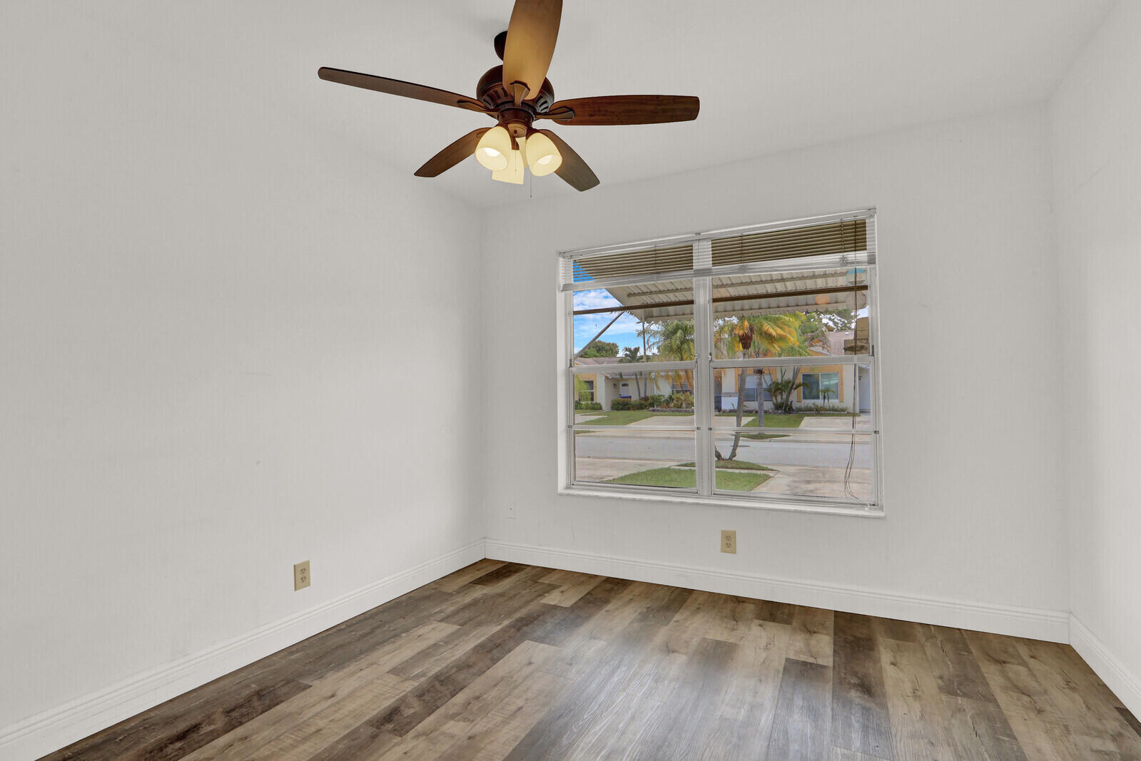 113 PINEWOOD Court
