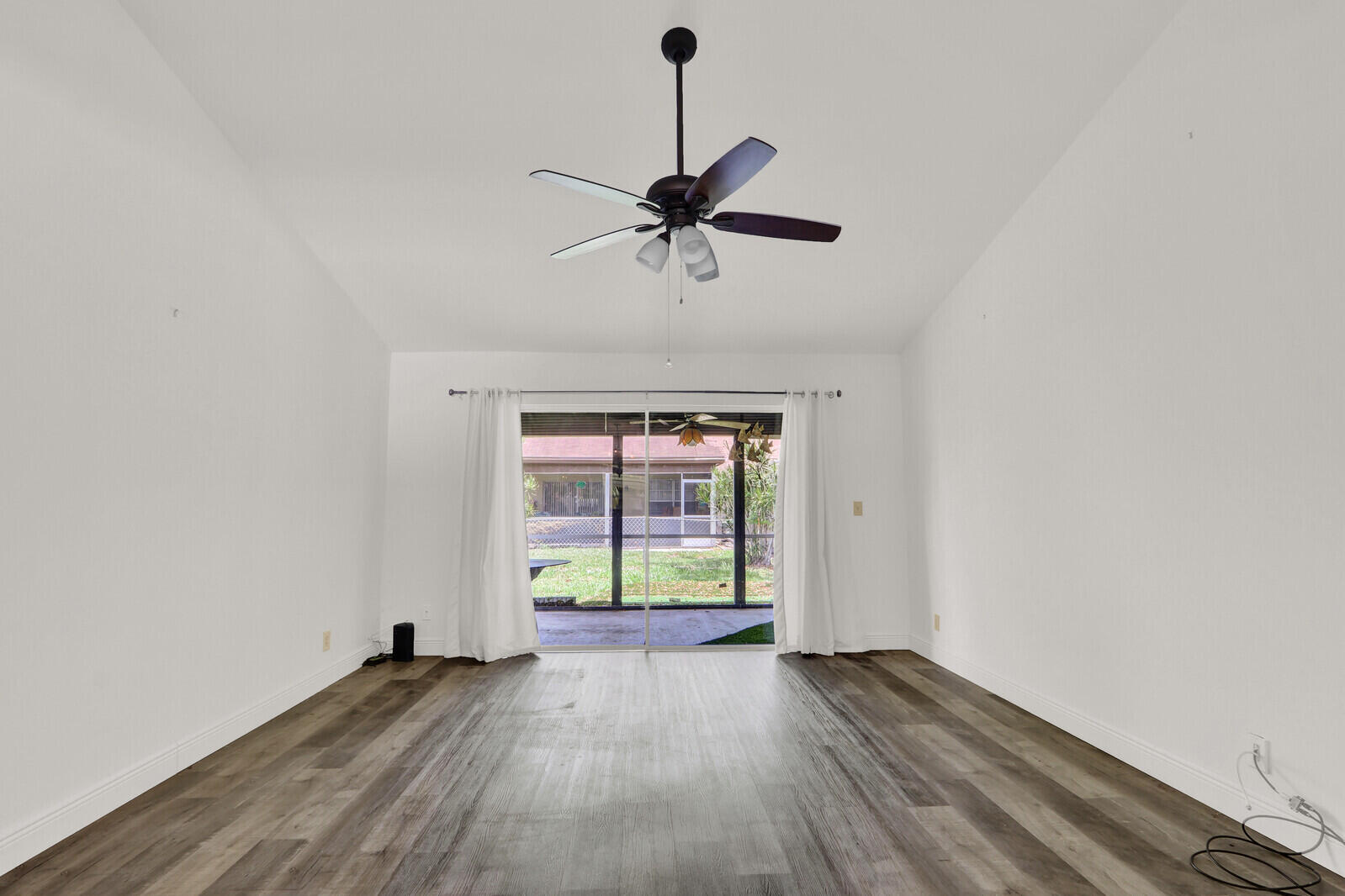 113 PINEWOOD Court