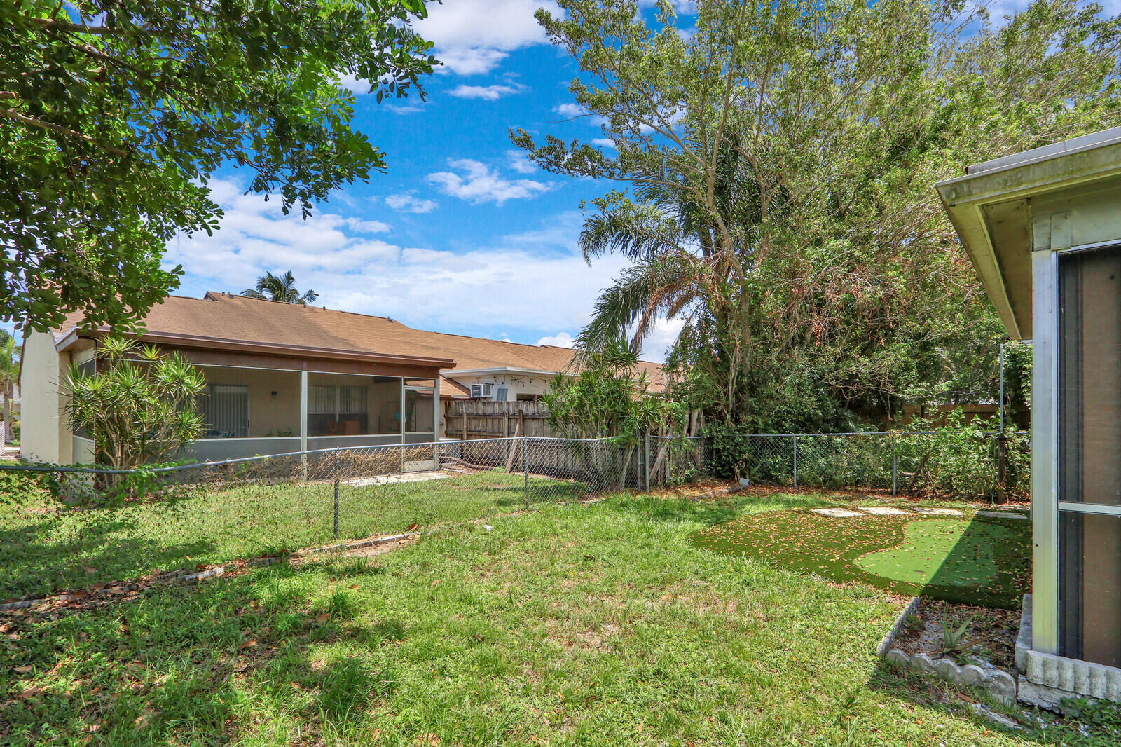 113 PINEWOOD Court