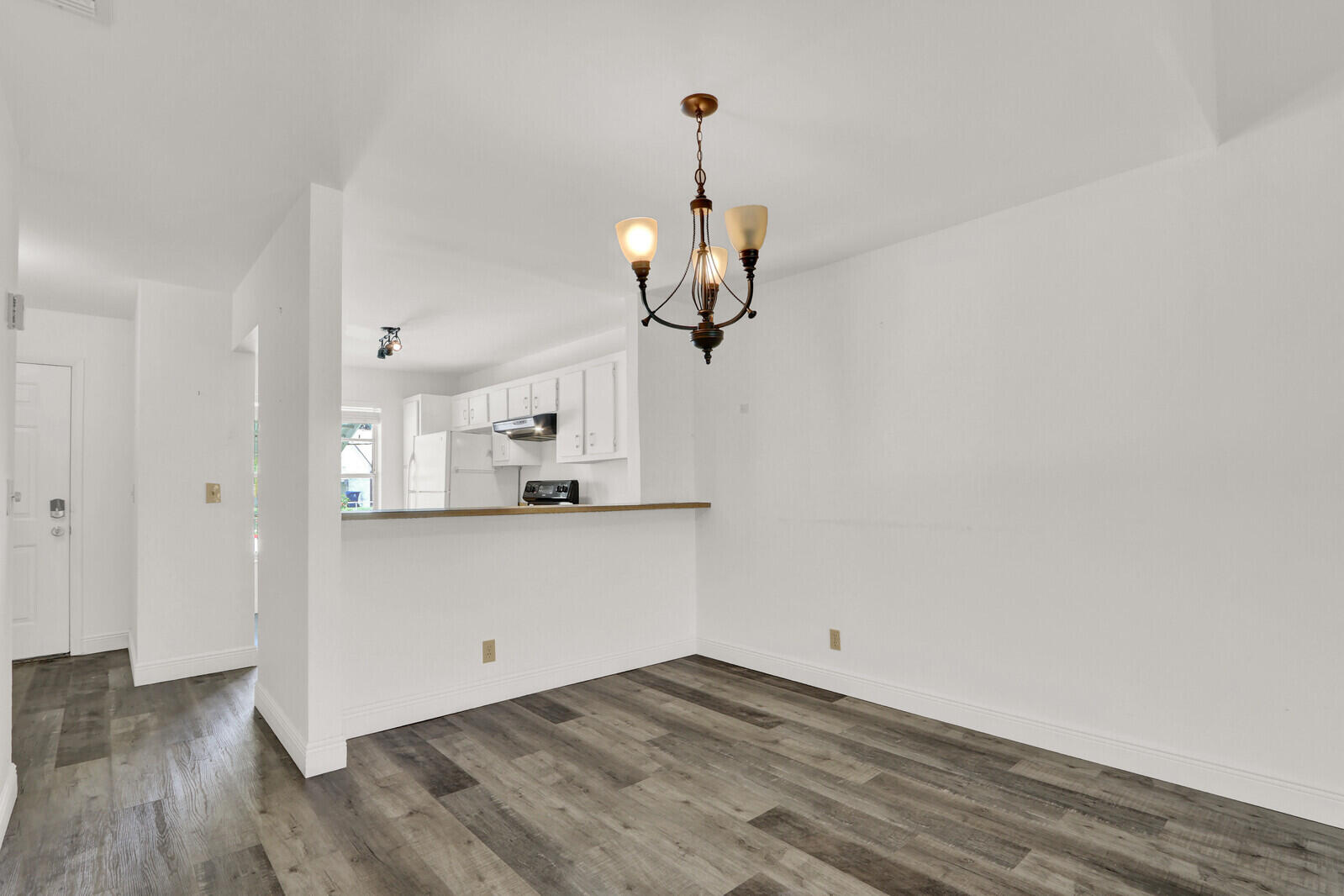 113 PINEWOOD Court
