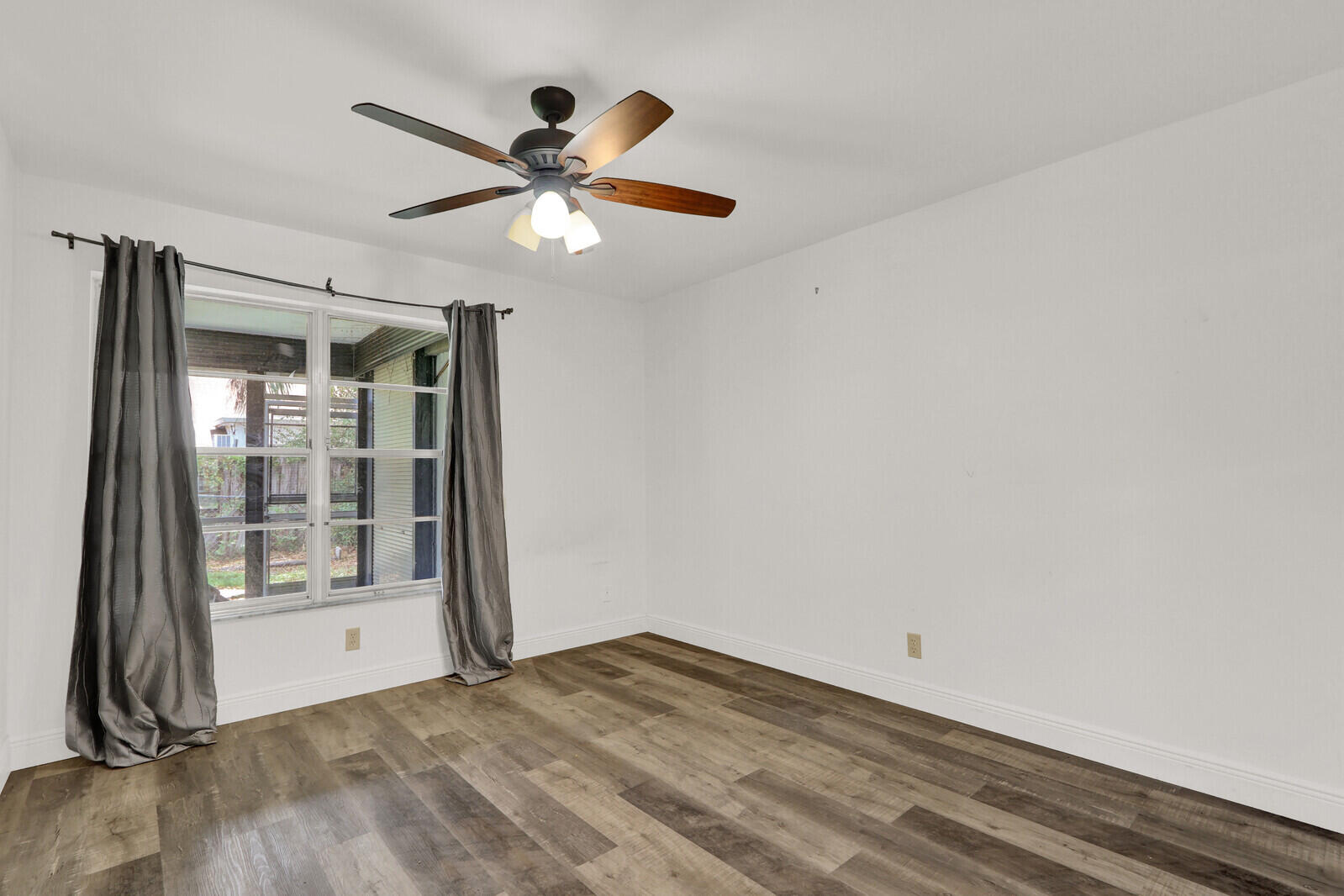 113 PINEWOOD Court
