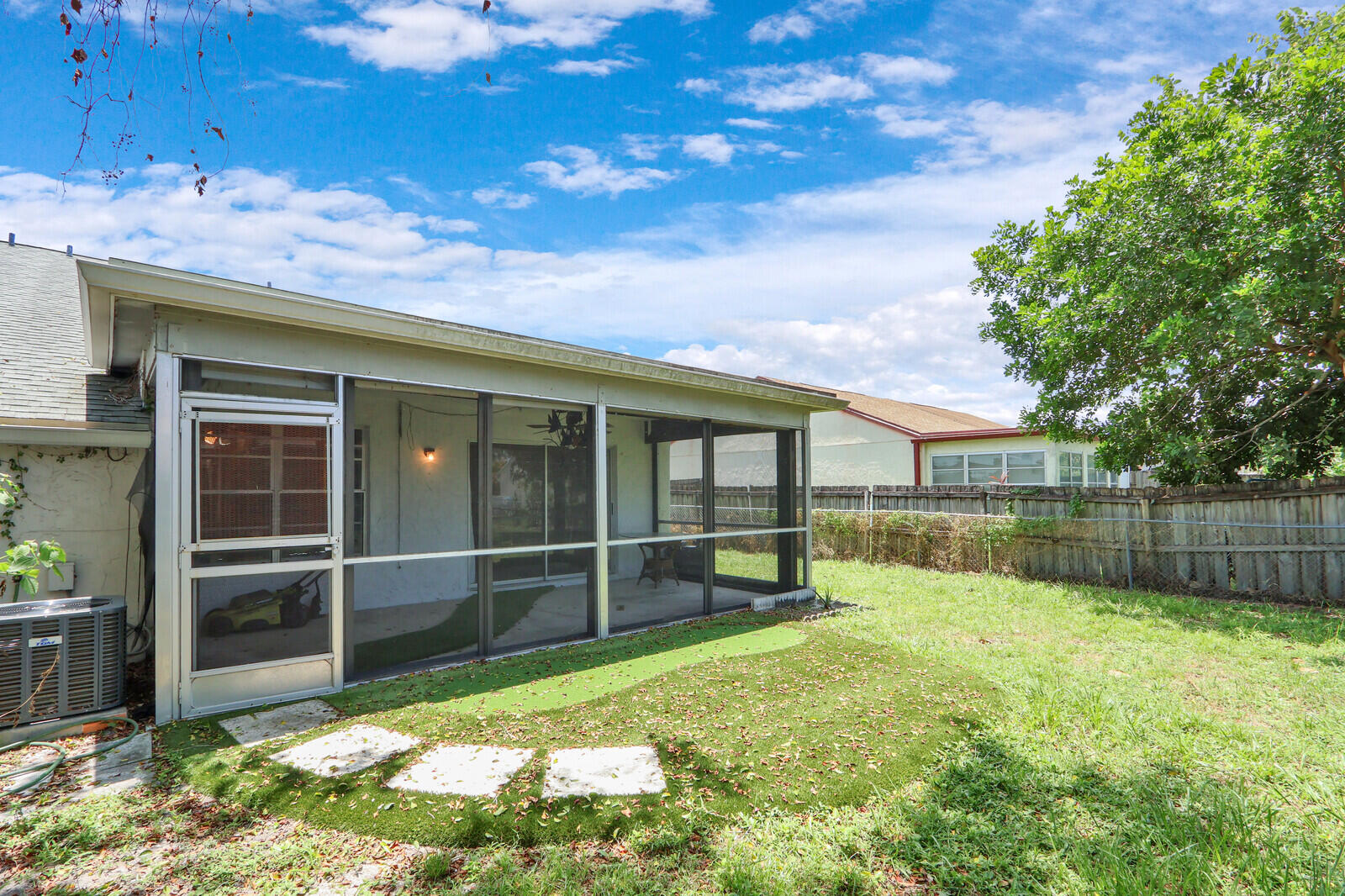113 PINEWOOD Court