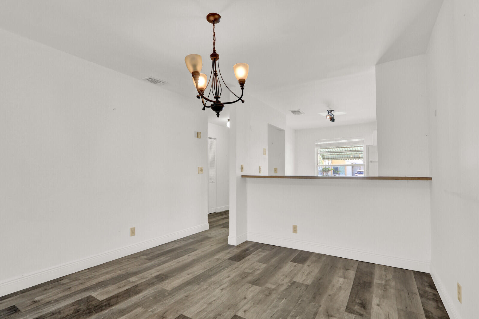 113 PINEWOOD Court
