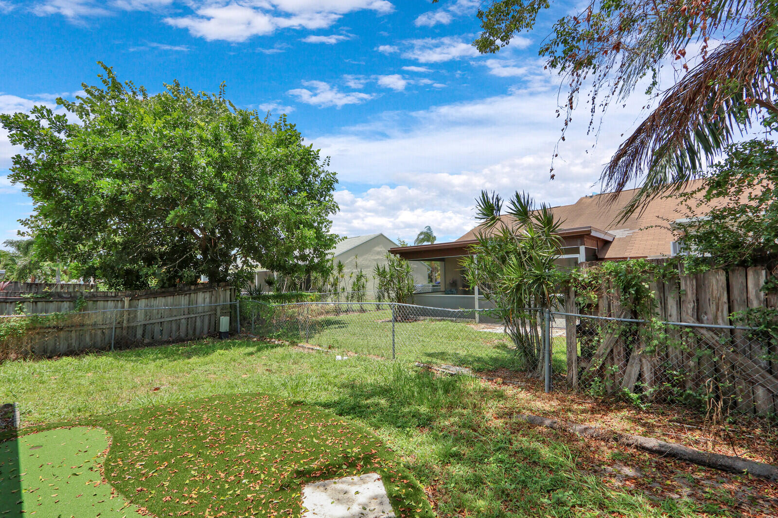 113 PINEWOOD Court