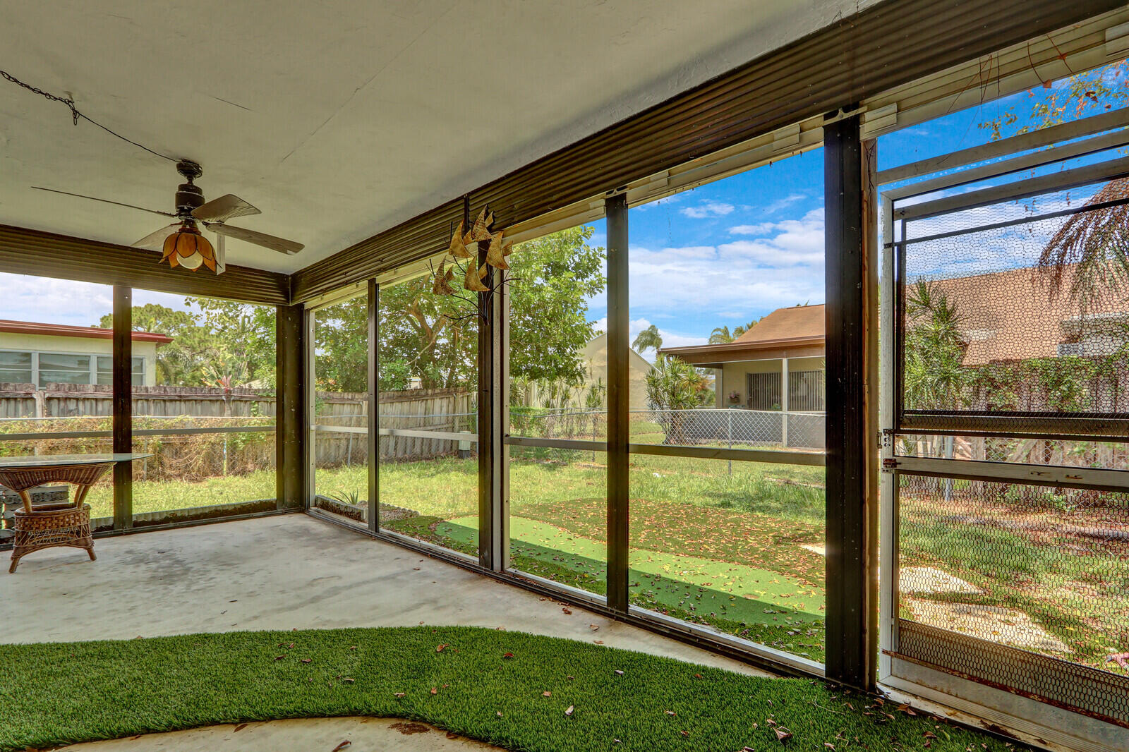 113 PINEWOOD Court