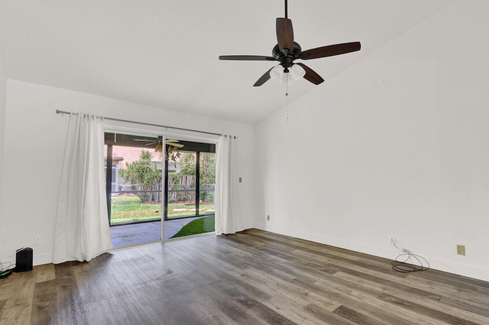 113 PINEWOOD Court