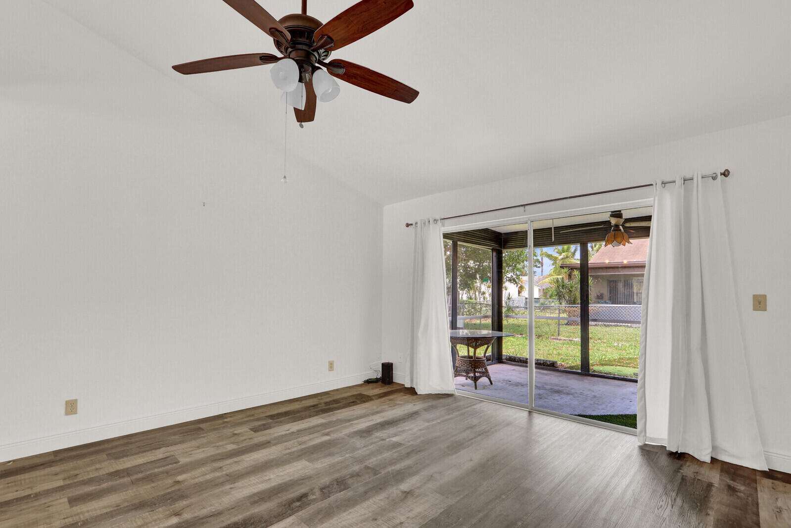 113 PINEWOOD Court