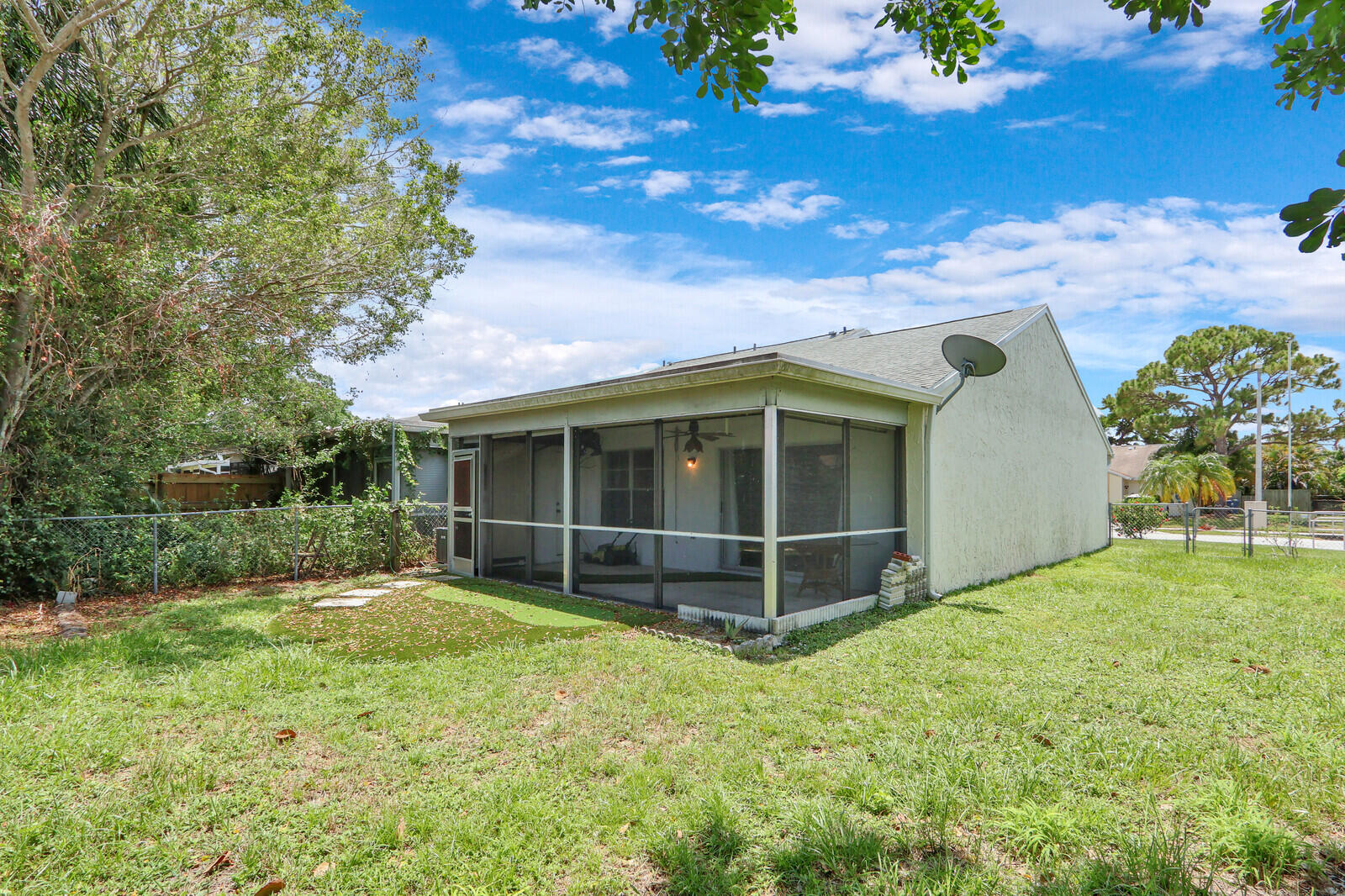 113 PINEWOOD Court