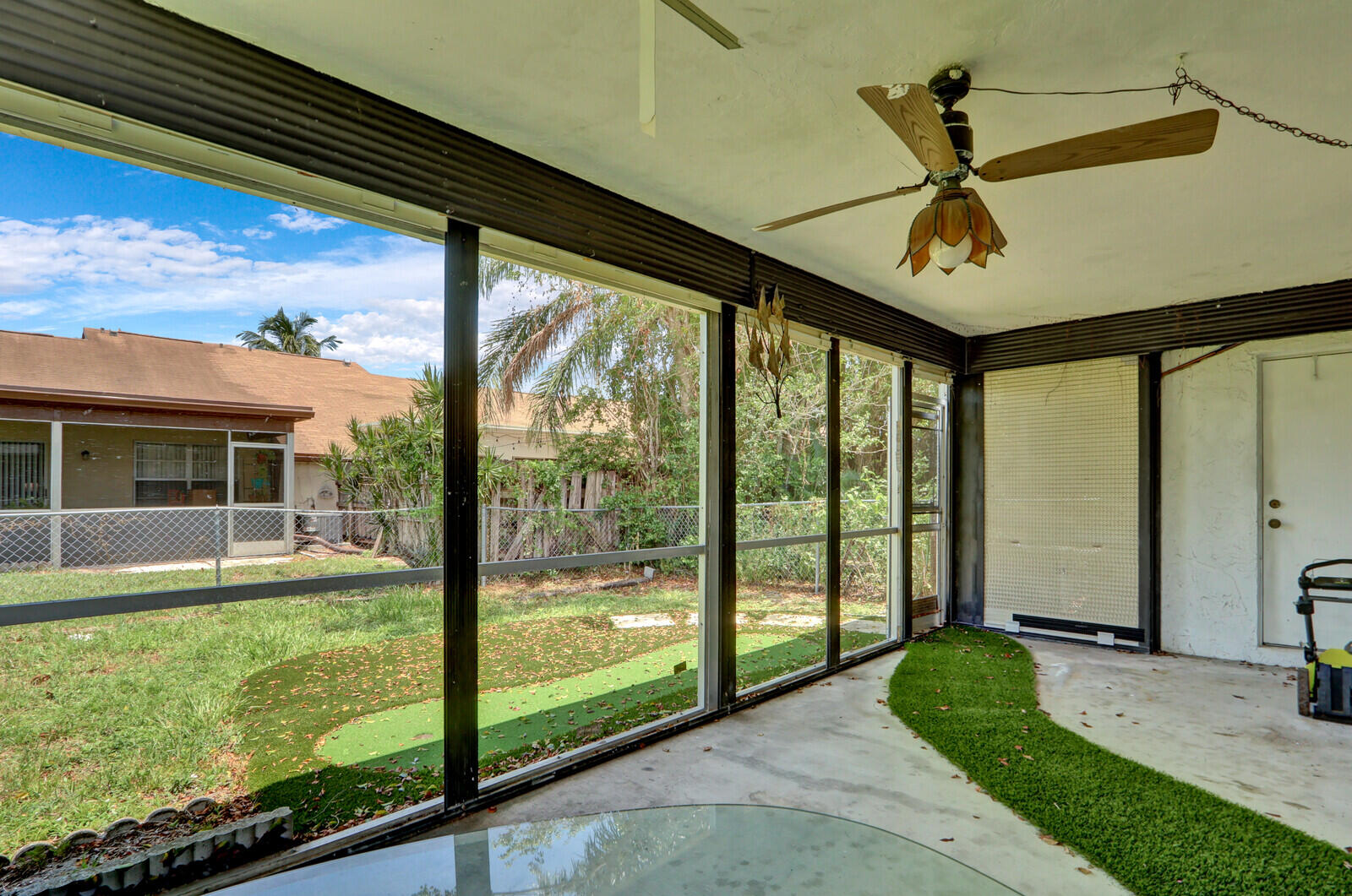 113 PINEWOOD Court