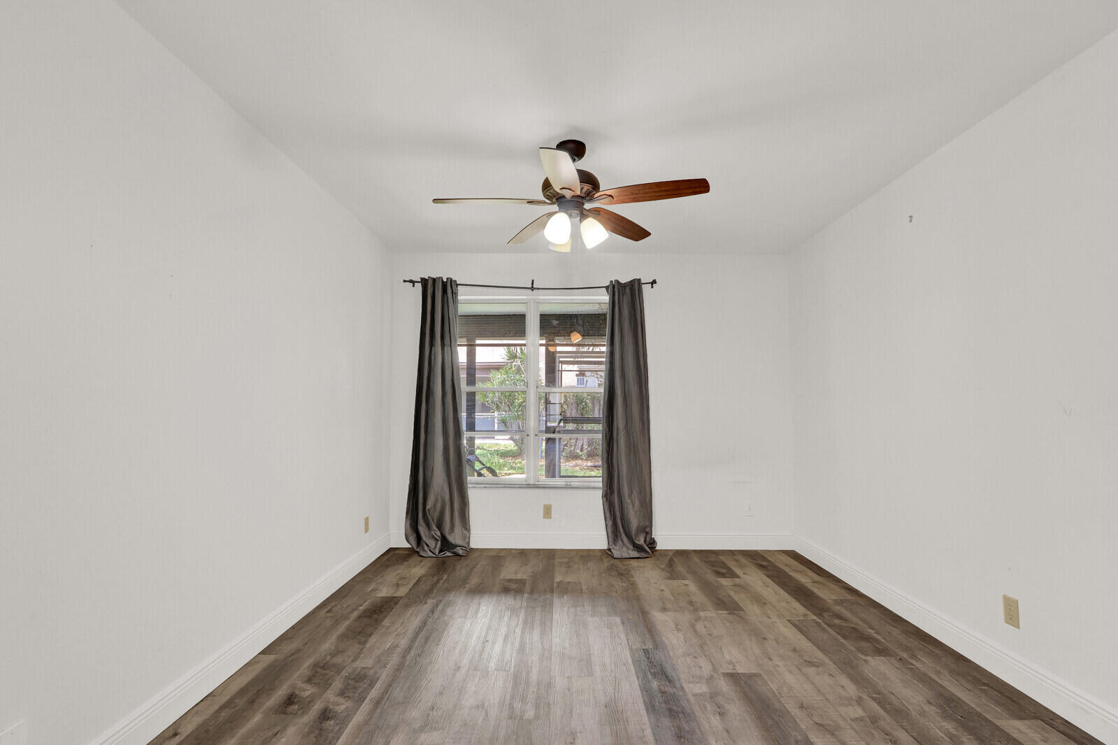 113 PINEWOOD Court