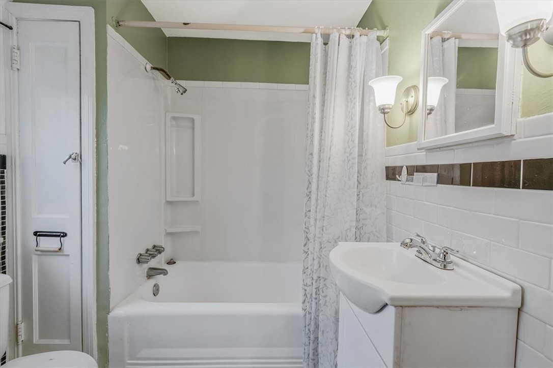 4018 Meadowbrook Blvd