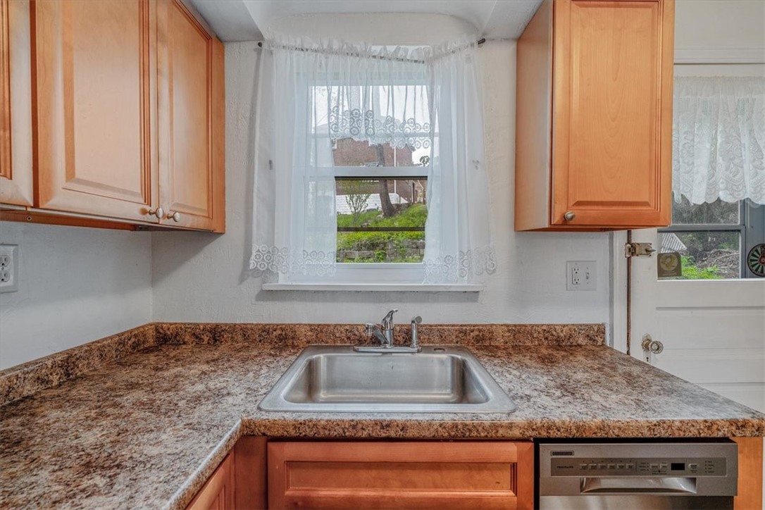 4018 Meadowbrook Blvd