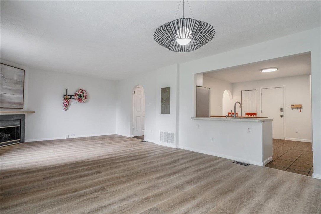 1443 Lexington Dr