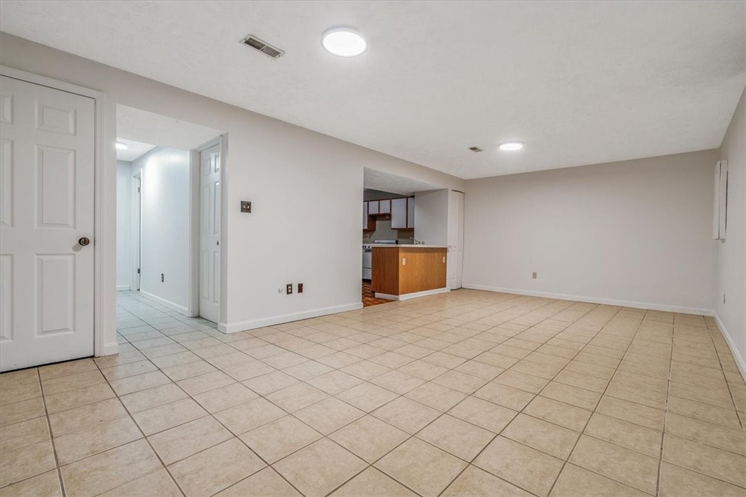 1443 Lexington Dr