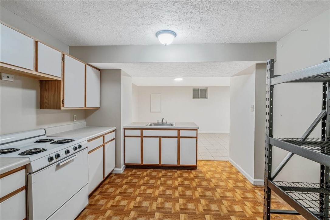 1443 Lexington Dr
