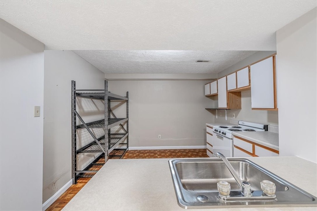 1443 Lexington Dr