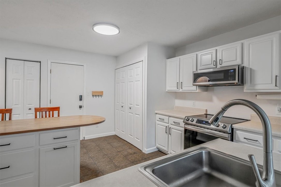1443 Lexington Dr