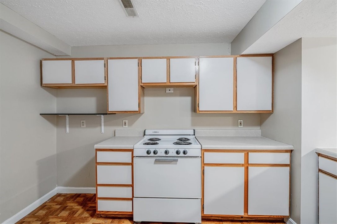 1443 Lexington Dr
