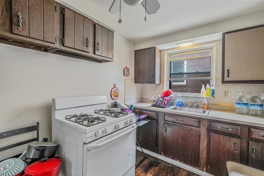 3753 Brownsville Rd