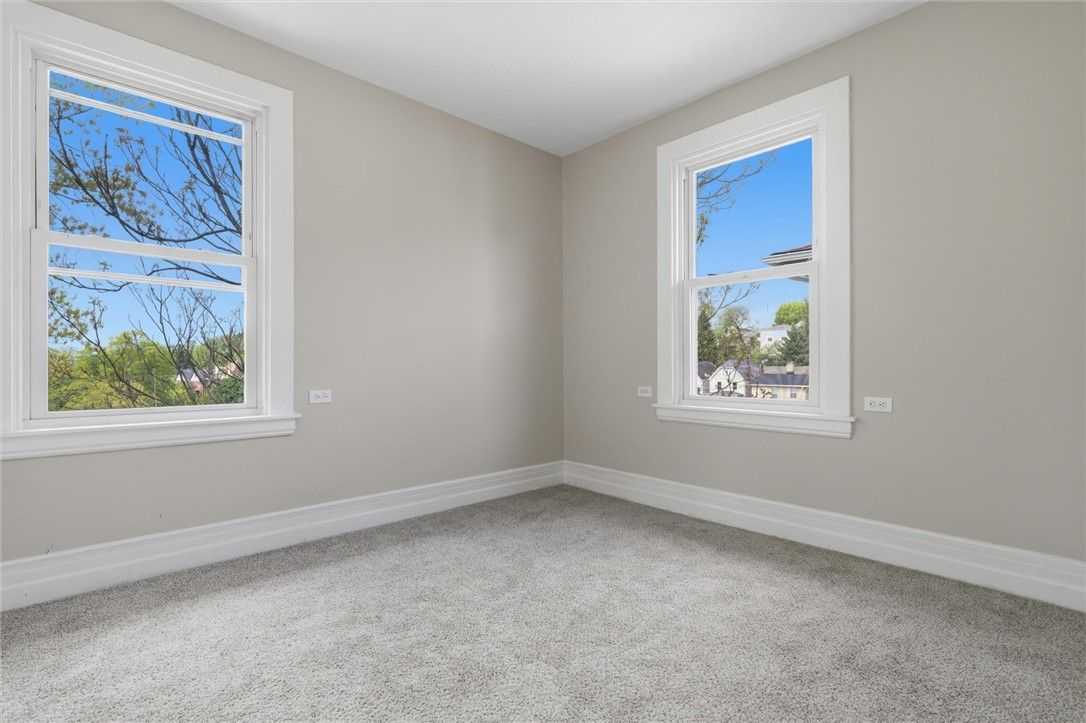 389 Ambard Ave