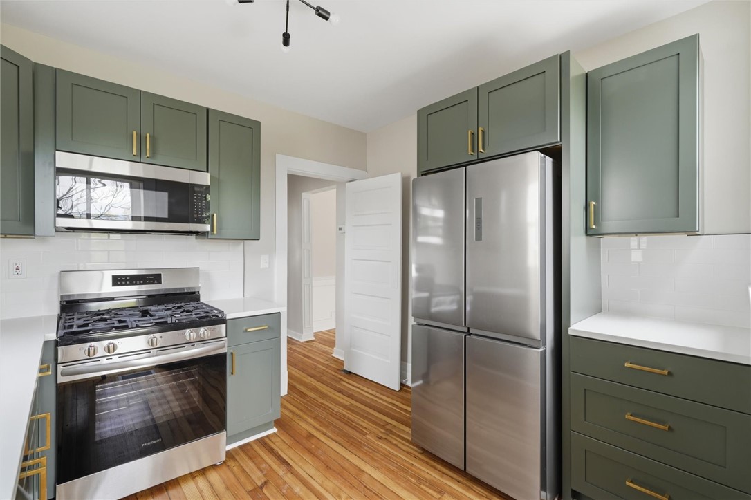 389 Ambard Ave