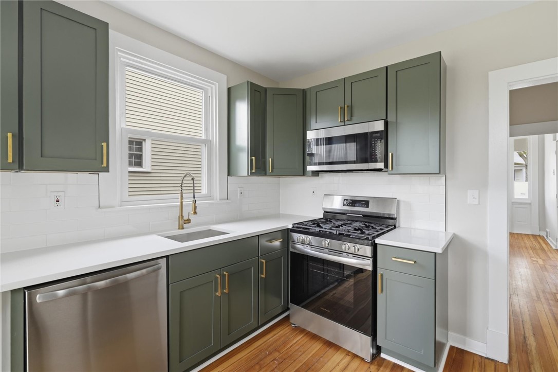 389 Ambard Ave