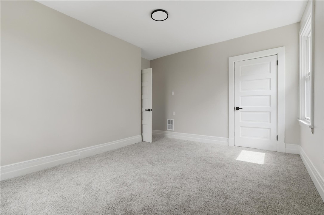 389 Ambard Ave