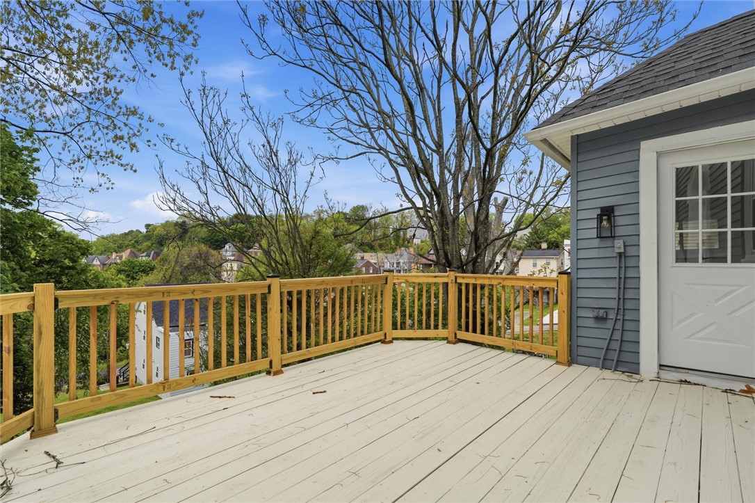 389 Ambard Ave