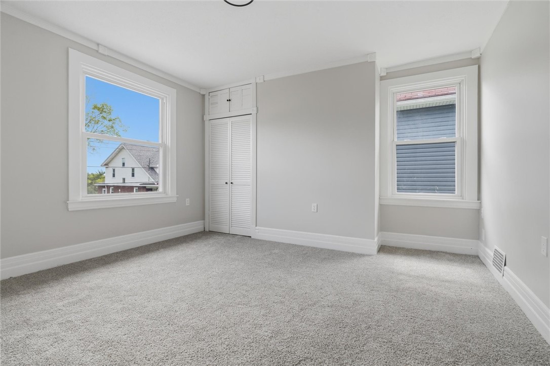 389 Ambard Ave
