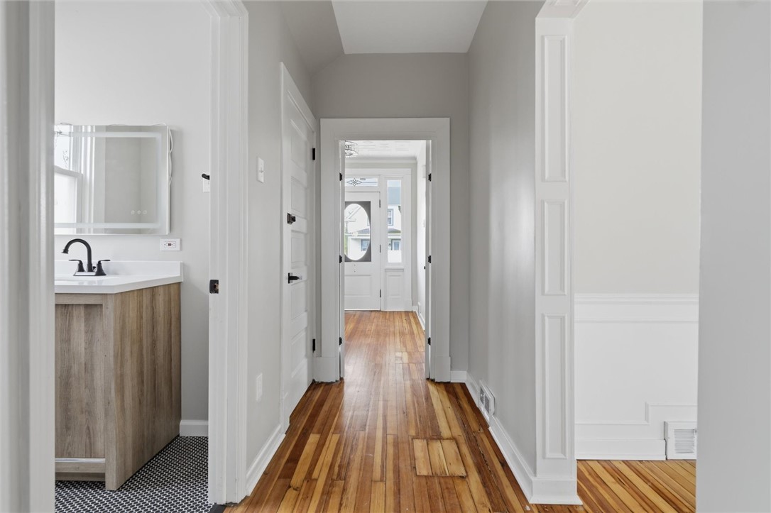 389 Ambard Ave