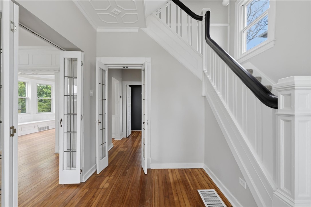 389 Ambard Ave