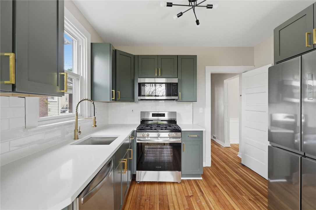 389 Ambard Ave