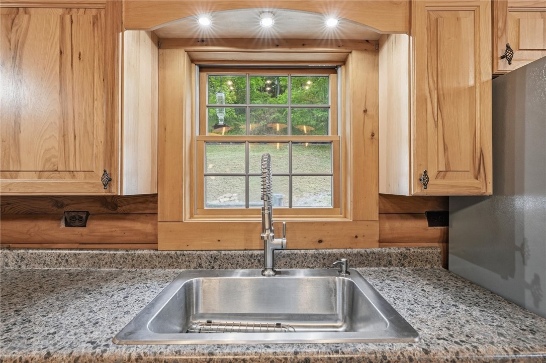 527 Little Creek Rd