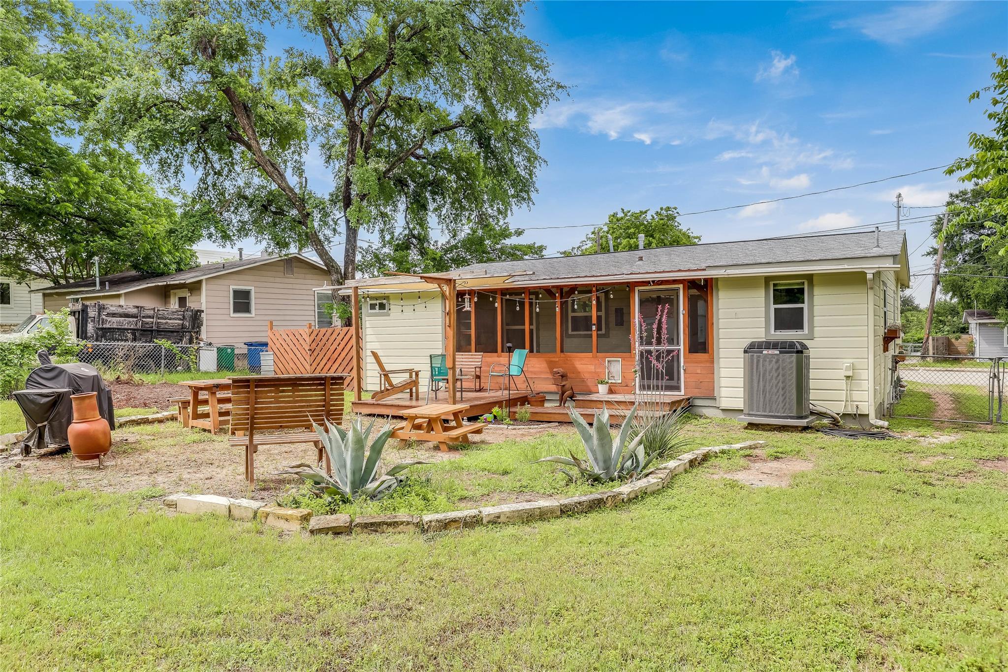 5112 Heflin LN