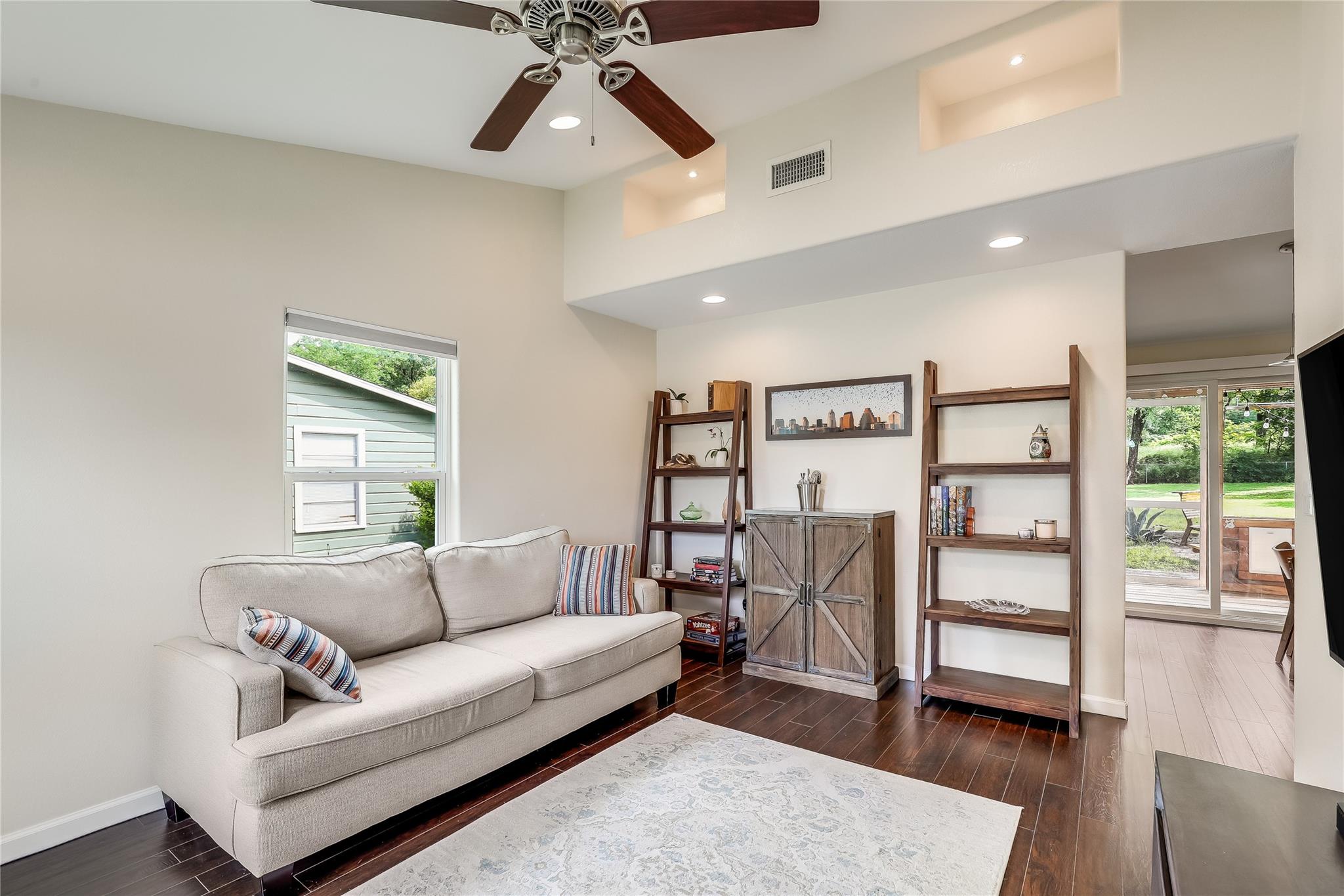 5112 Heflin LN