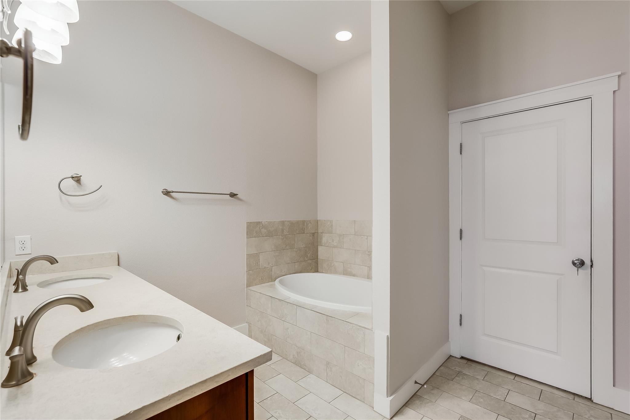 2520 Bluebonnet LN # 38