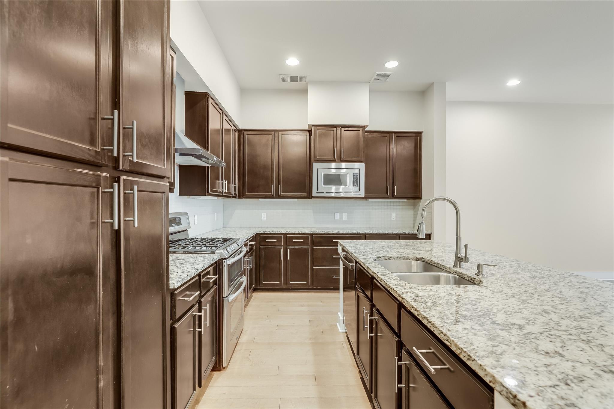 2520 Bluebonnet LN # 38