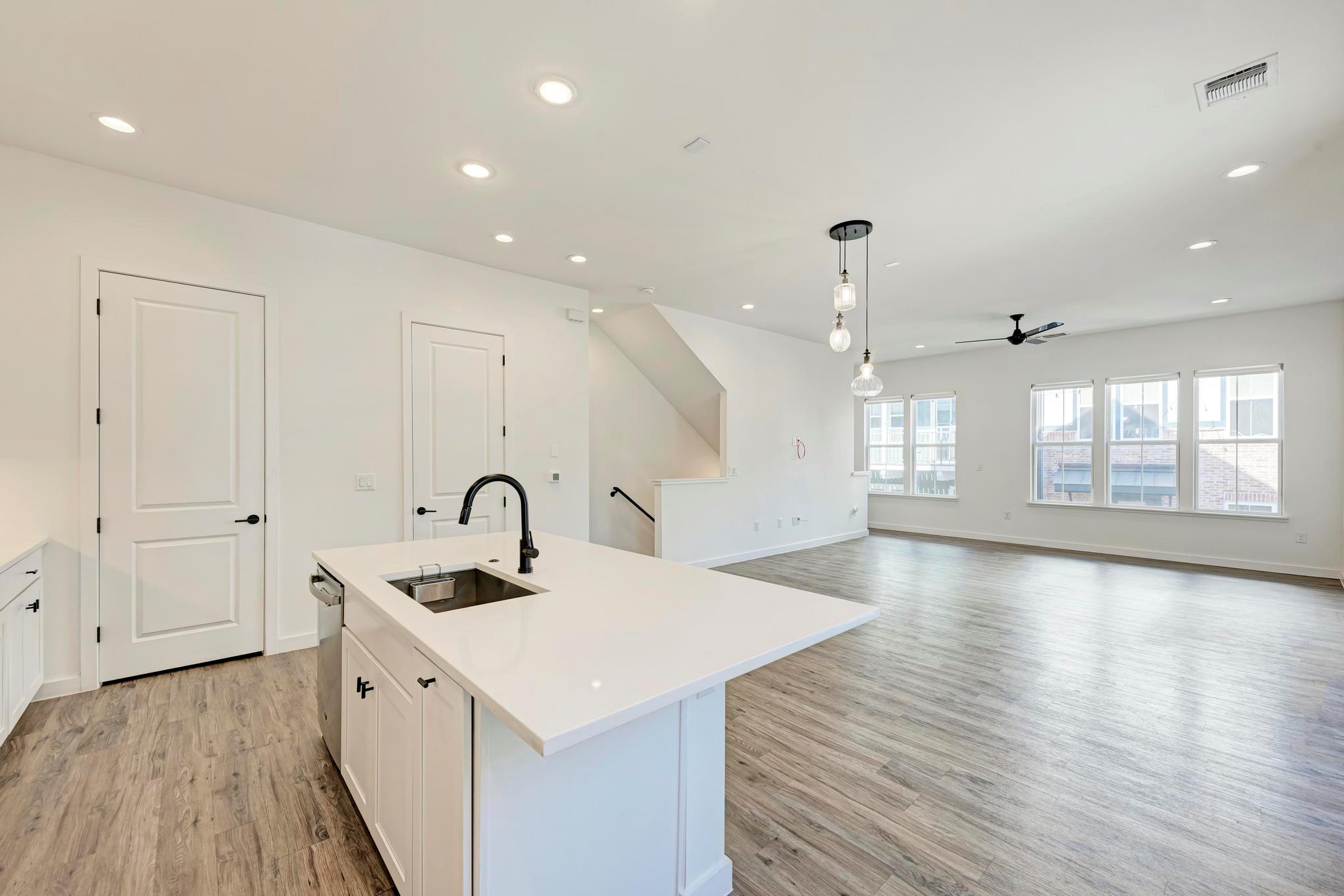 3809 Valley View RD # 14