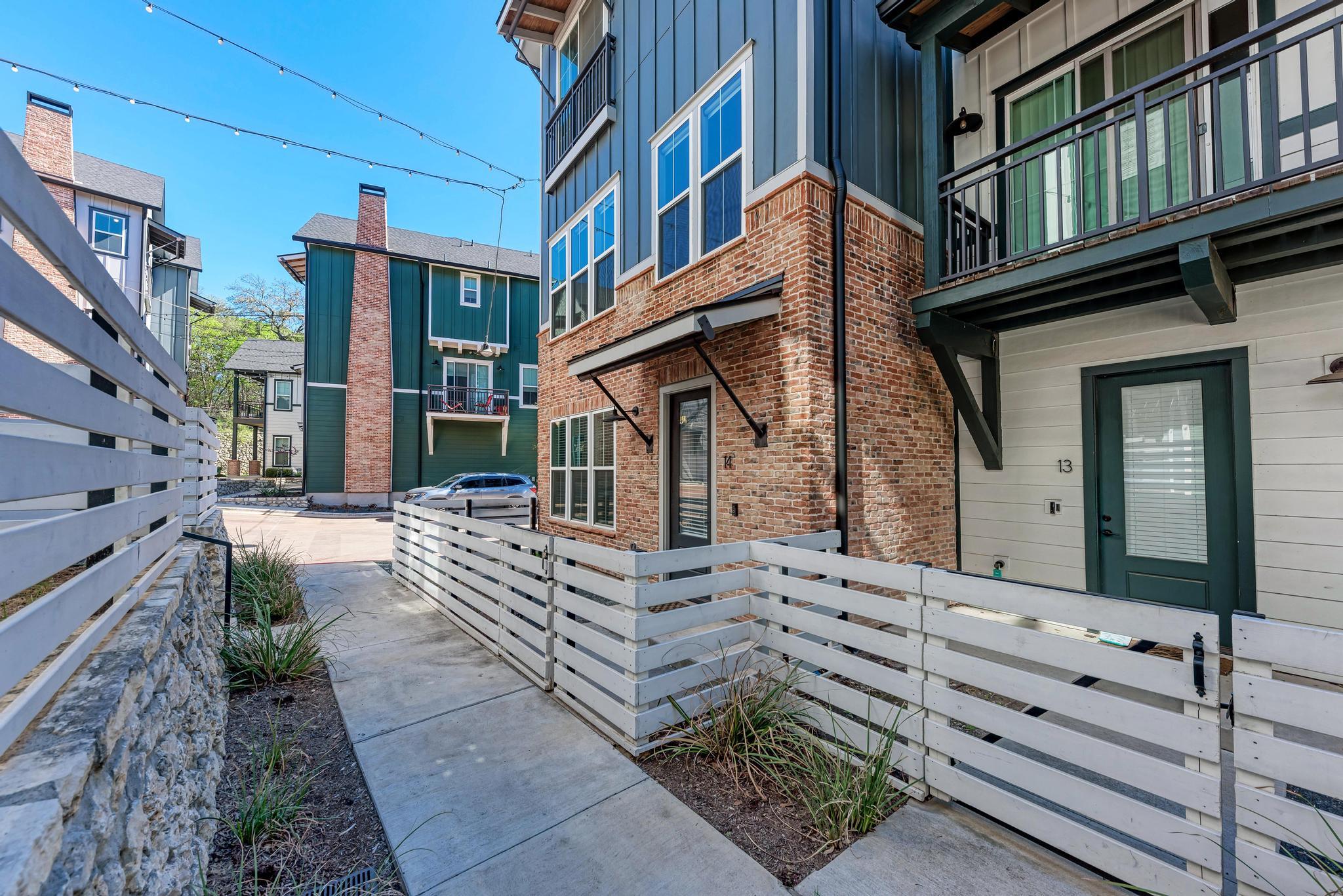 3809 Valley View RD # 14