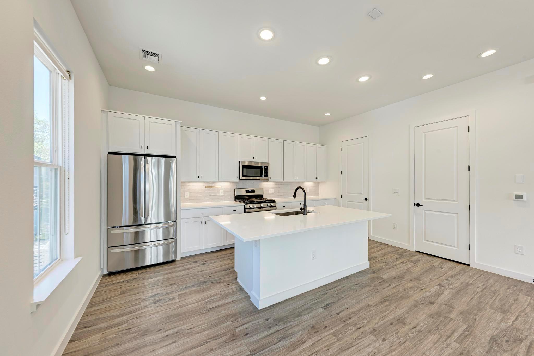 3809 Valley View RD # 14