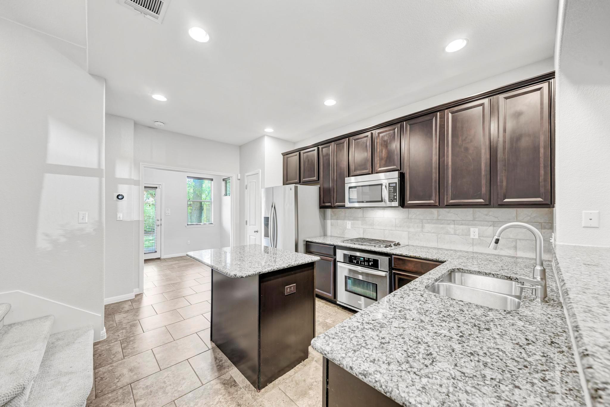 1325 Central Park CT