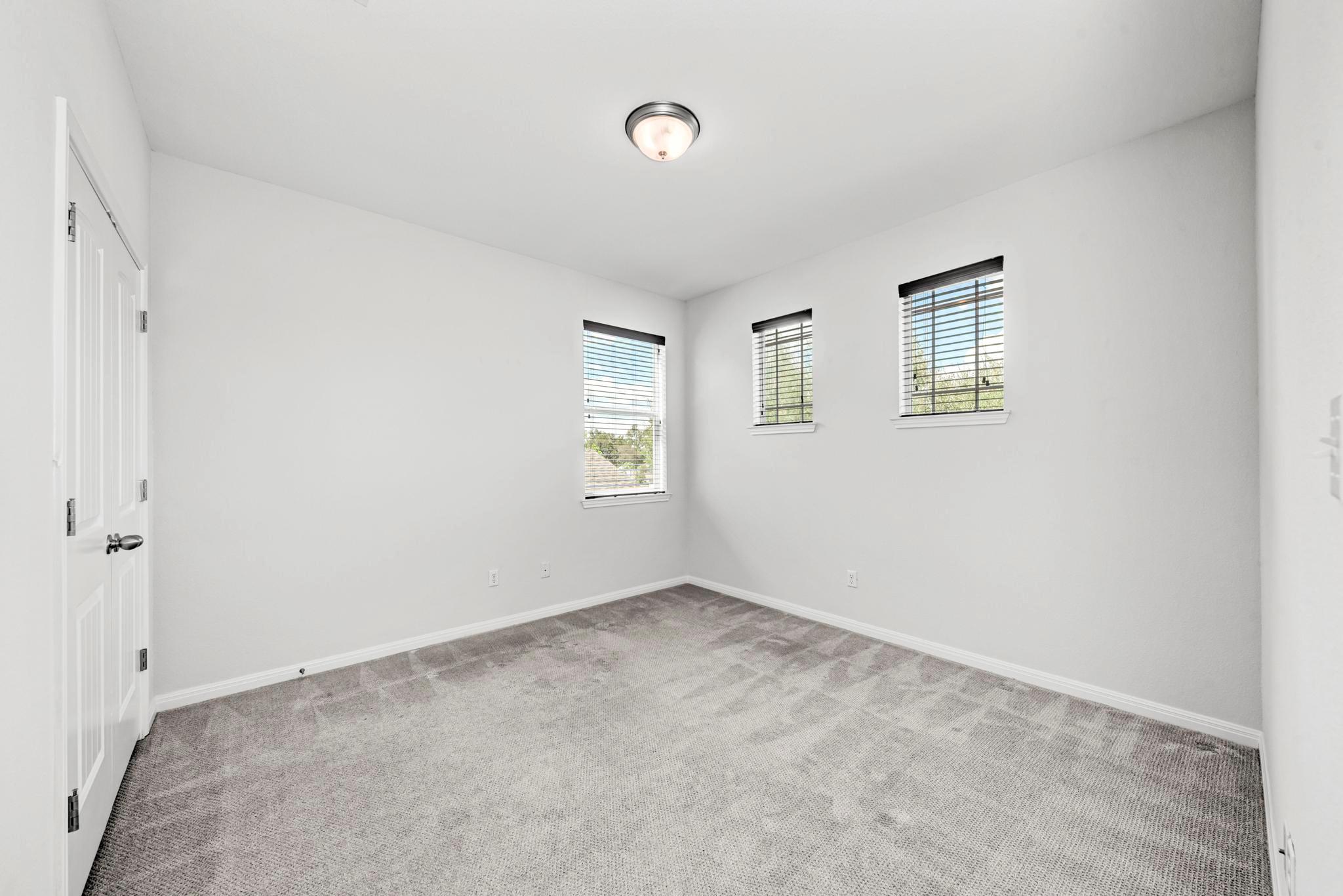 1325 Central Park CT