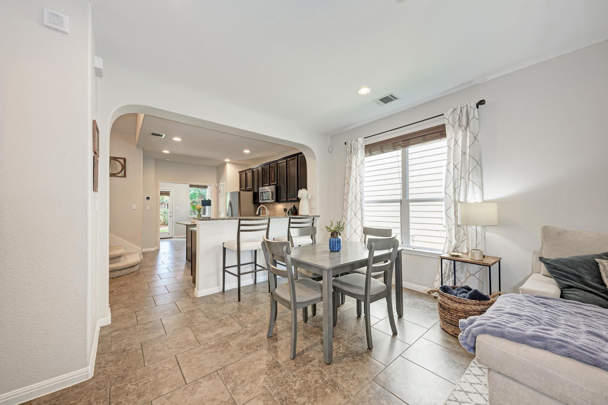 1325 Central Park CT