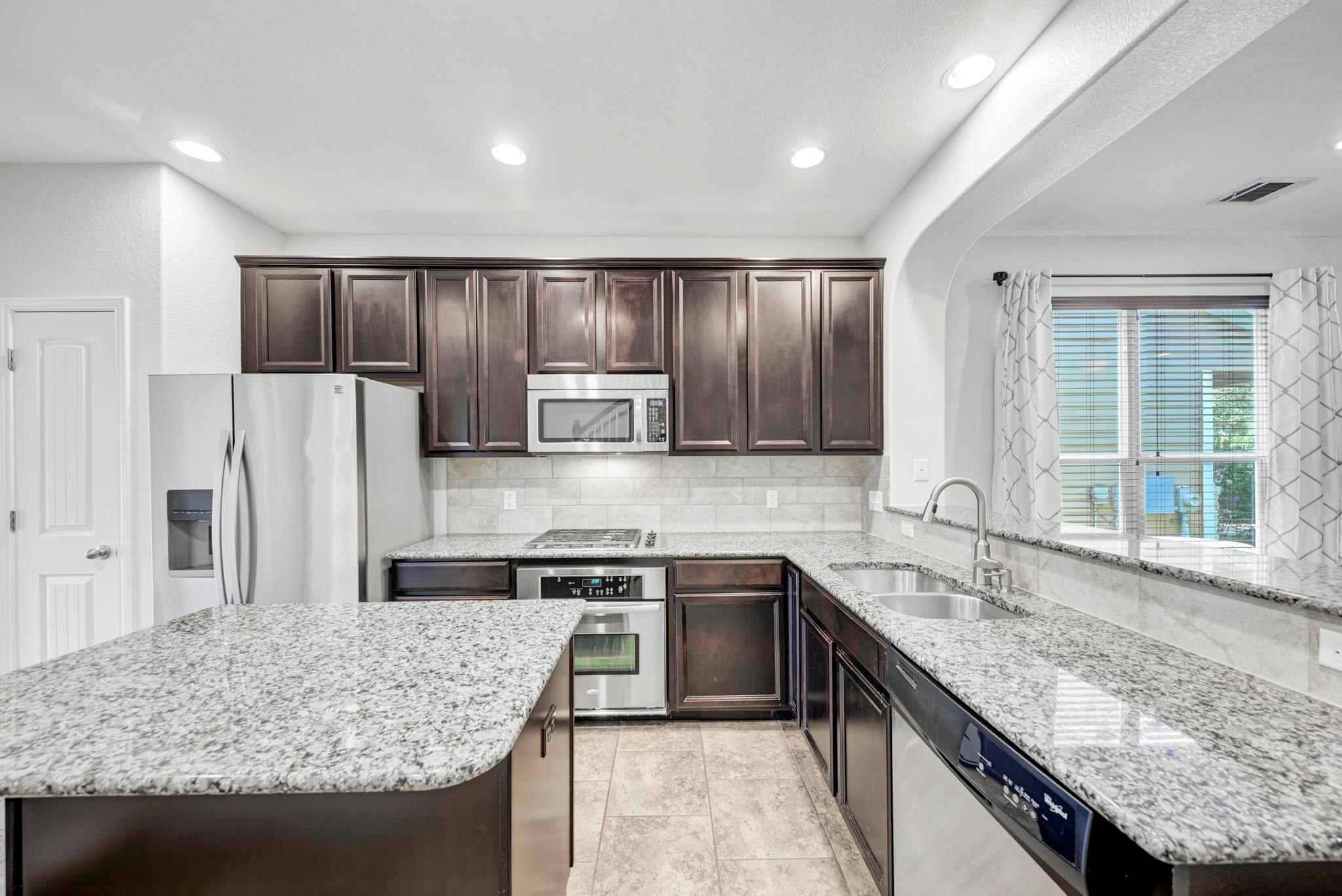 1325 Central Park CT