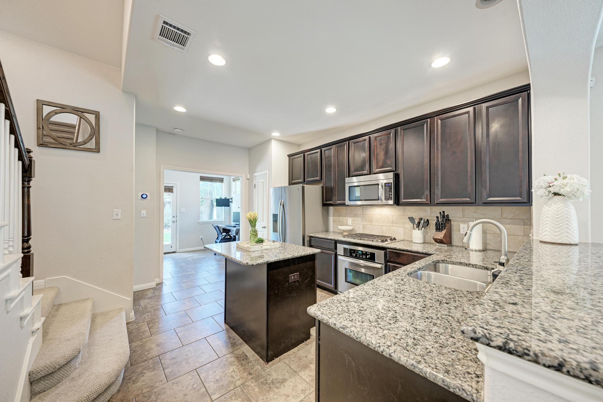 1325 Central Park CT
