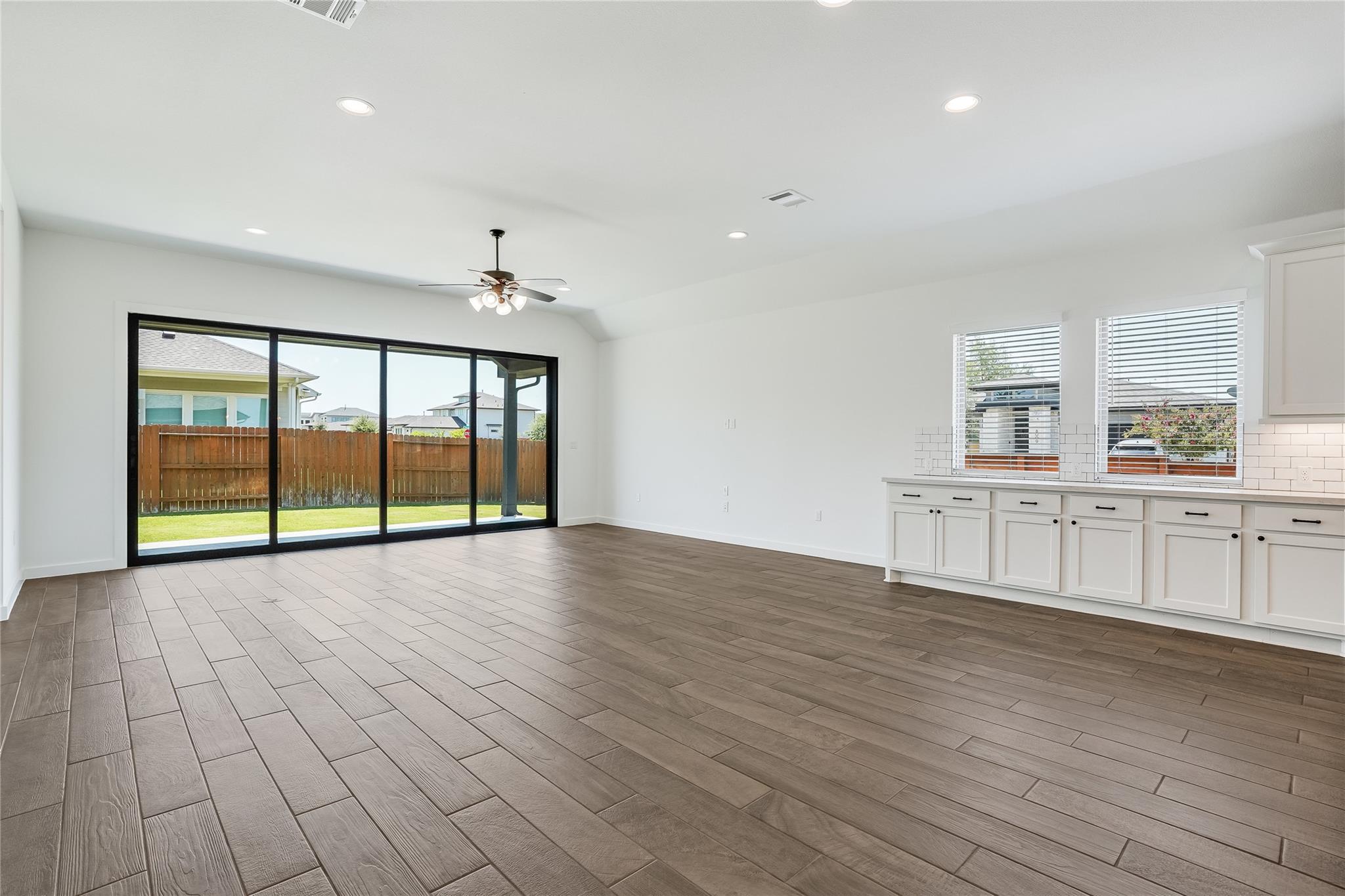 8321 Donnelley DR