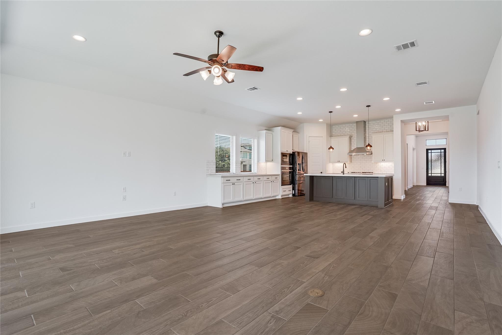 8321 Donnelley DR