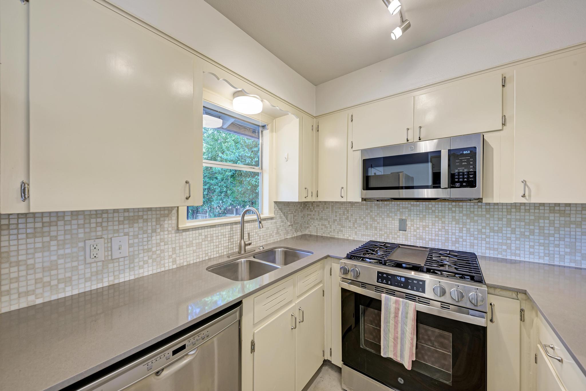 2508 East Side DR